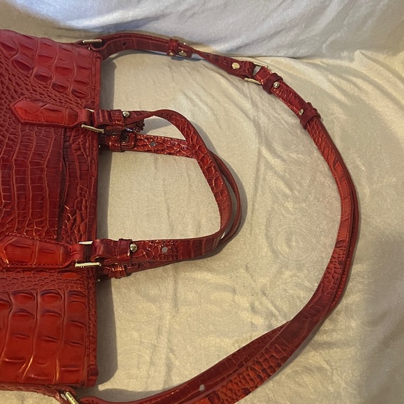 Brahmin Red Crocodile Embossed Women Brahmin Elegant Red Crocodile-Embossed Women\'s Bag